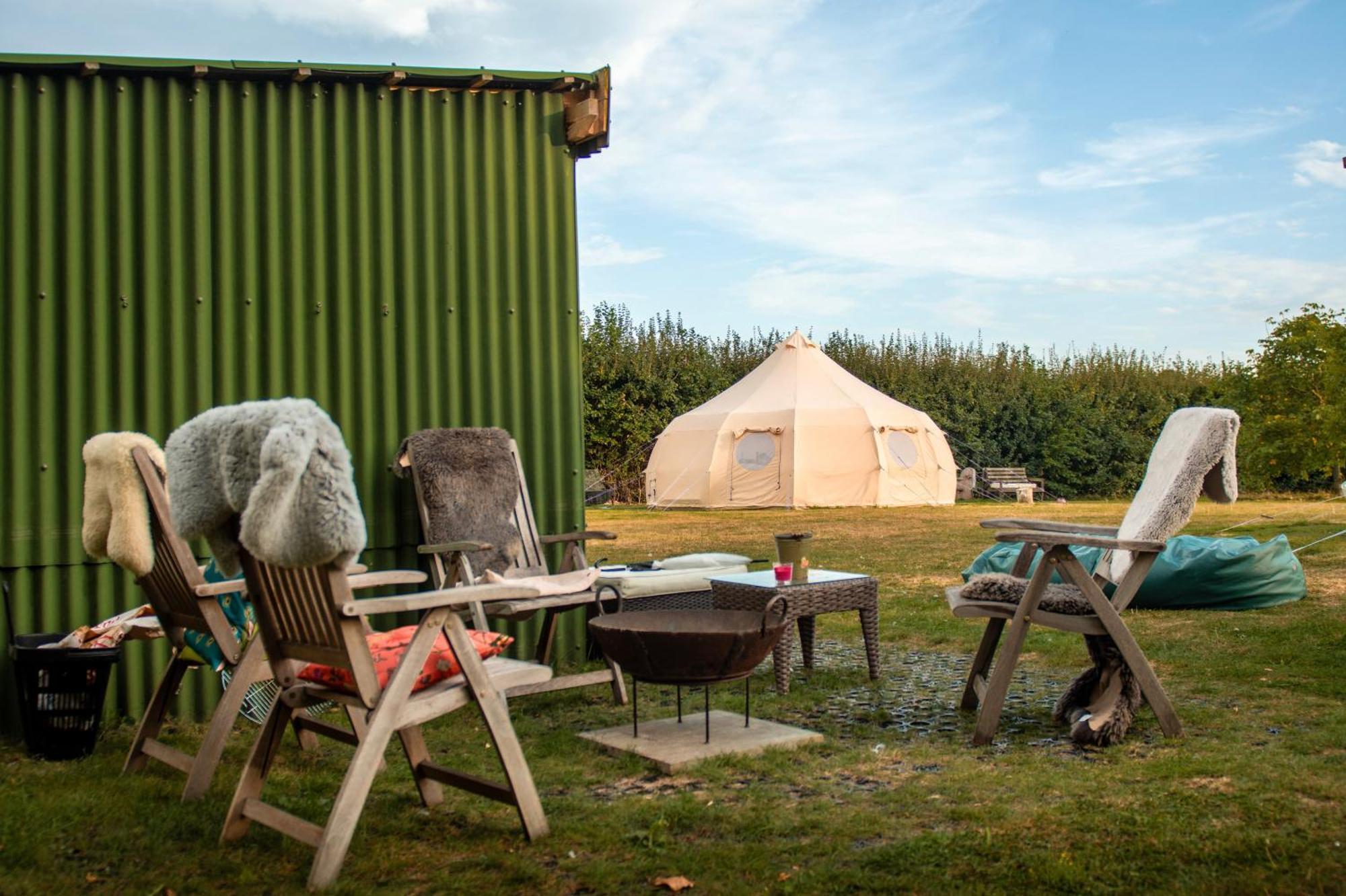 The Follies Glamping Hotel Maidstone Exterior foto