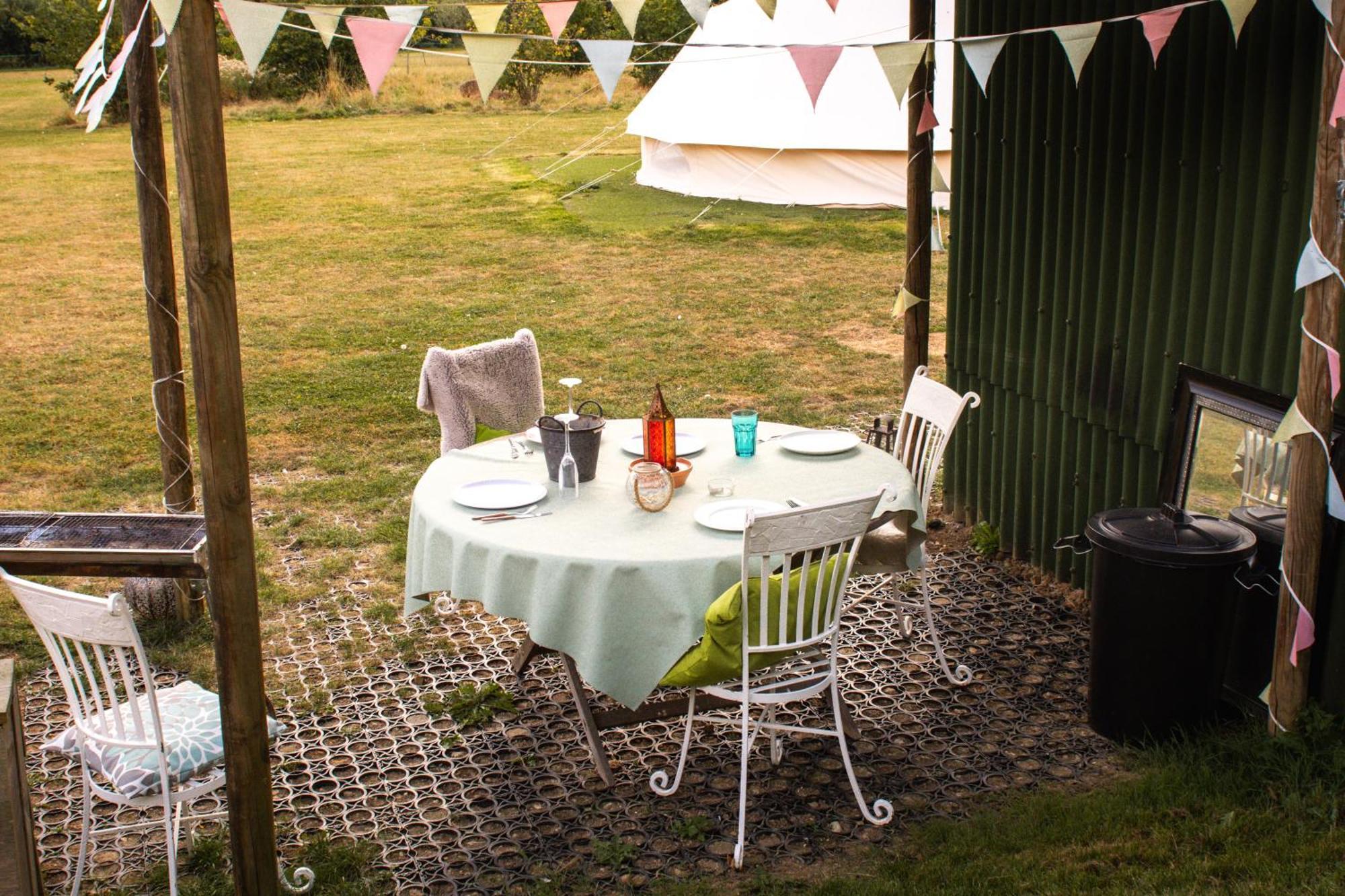 The Follies Glamping Hotel Maidstone Exterior foto