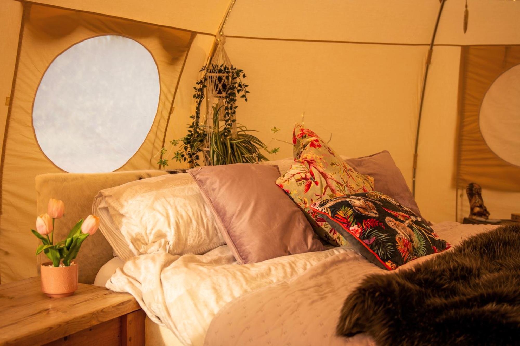 The Follies Glamping Hotel Maidstone Exterior foto