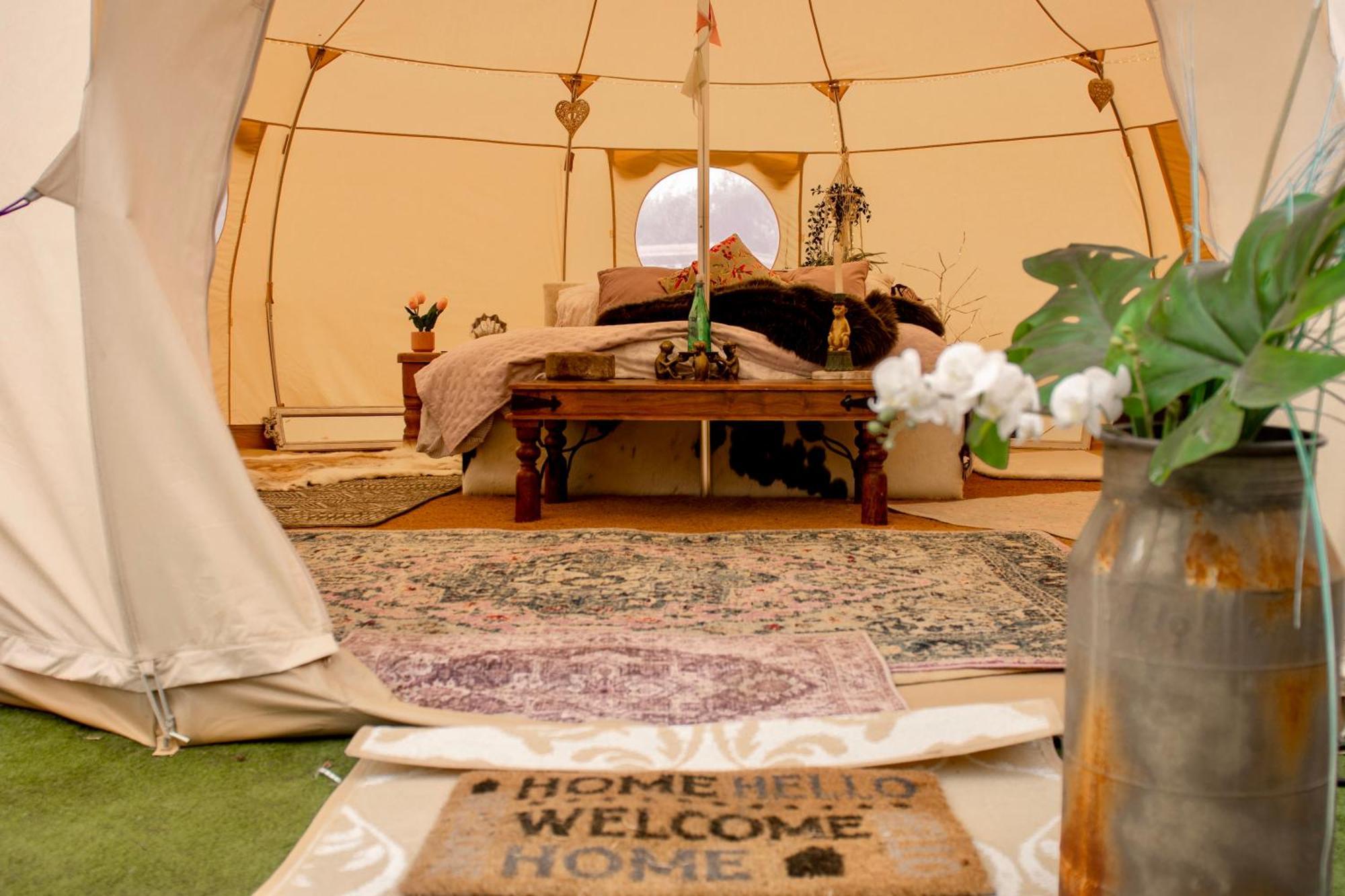 The Follies Glamping Hotel Maidstone Exterior foto