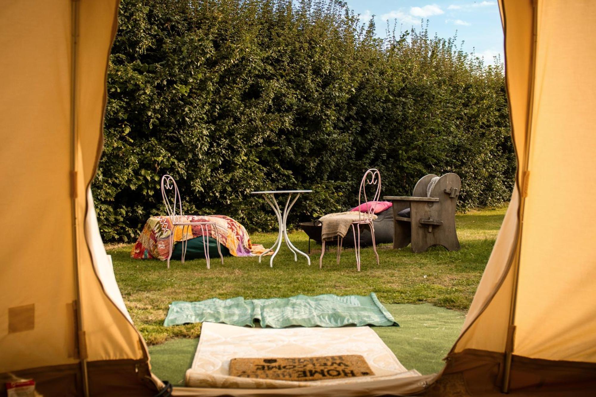 The Follies Glamping Hotel Maidstone Exterior foto
