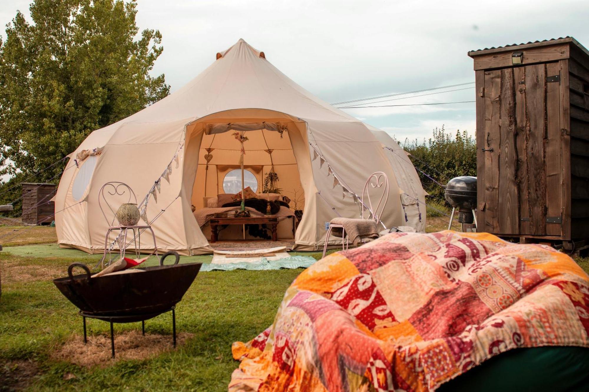 The Follies Glamping Hotel Maidstone Exterior foto