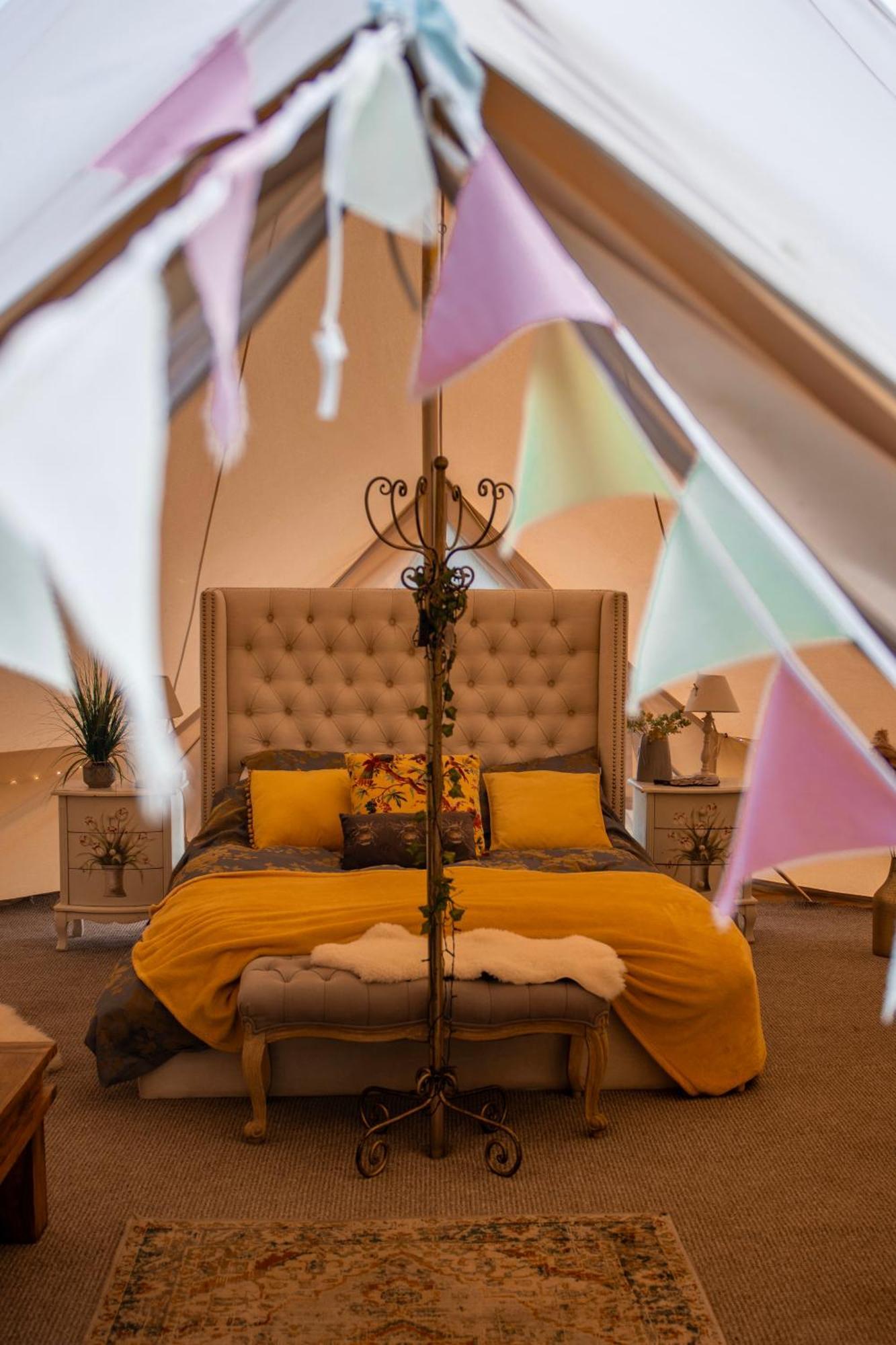 The Follies Glamping Hotel Maidstone Exterior foto