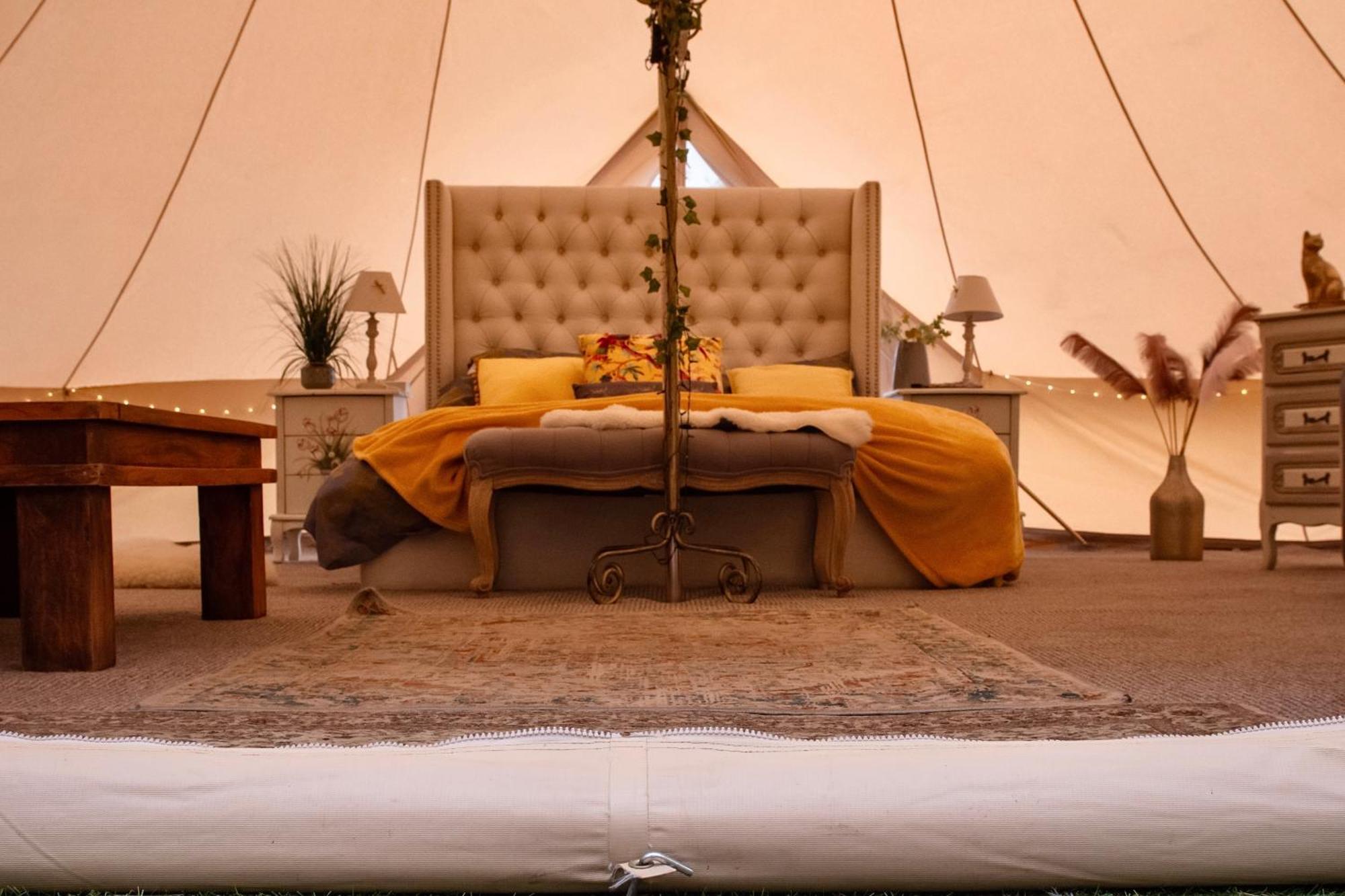 The Follies Glamping Hotel Maidstone Exterior foto