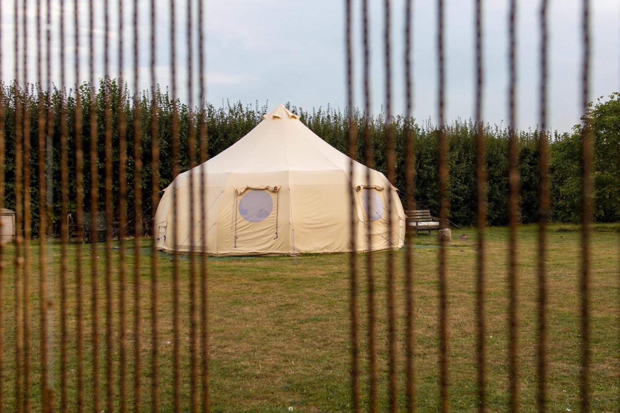 The Follies Glamping Hotel Maidstone Exterior foto